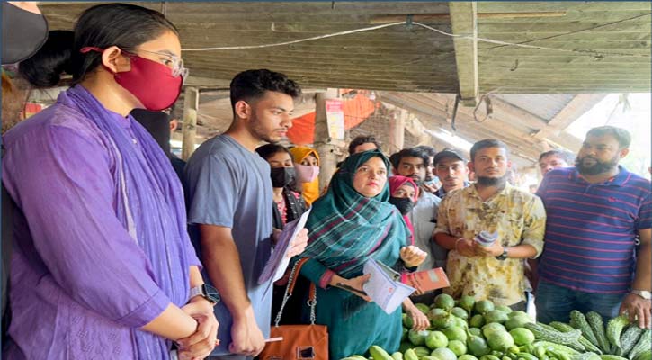 মাদারীপুরে বাজার মনিটরিংয়ে শিক্ষার্থীদের সঙ্গে ভোক্তা অধিকার-সেনাবাহিনী